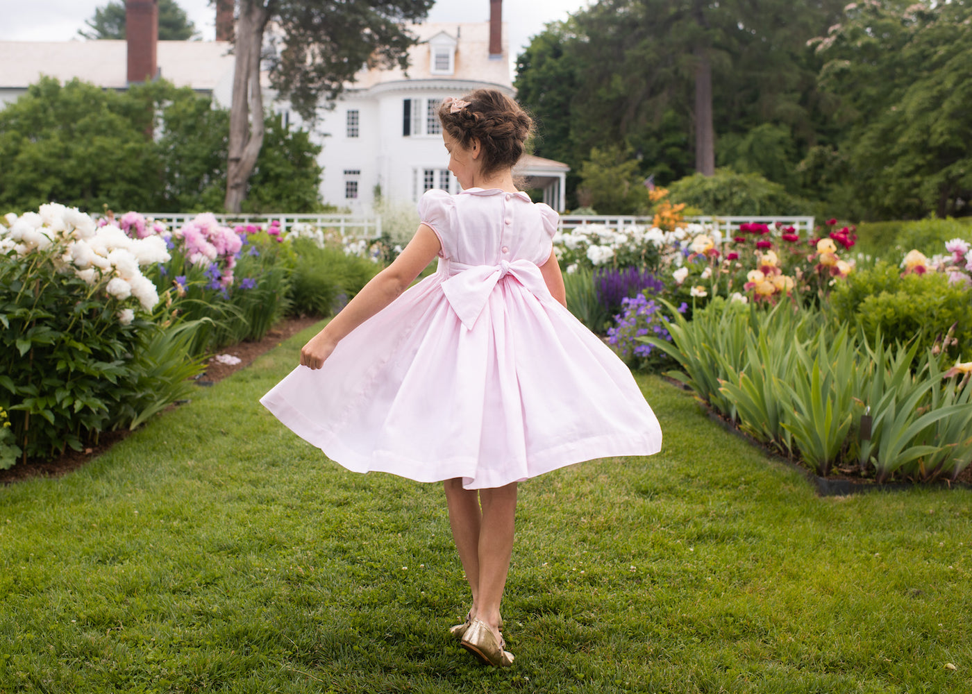 Classic chic romantic smocked dresses for babies and girl Paris boutique children clothing 
